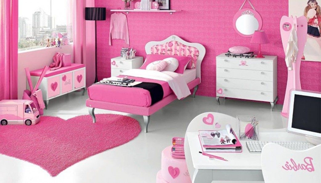 Thảm lấy tông nền màu hồng, phòng ngủ này dành cho bé gái