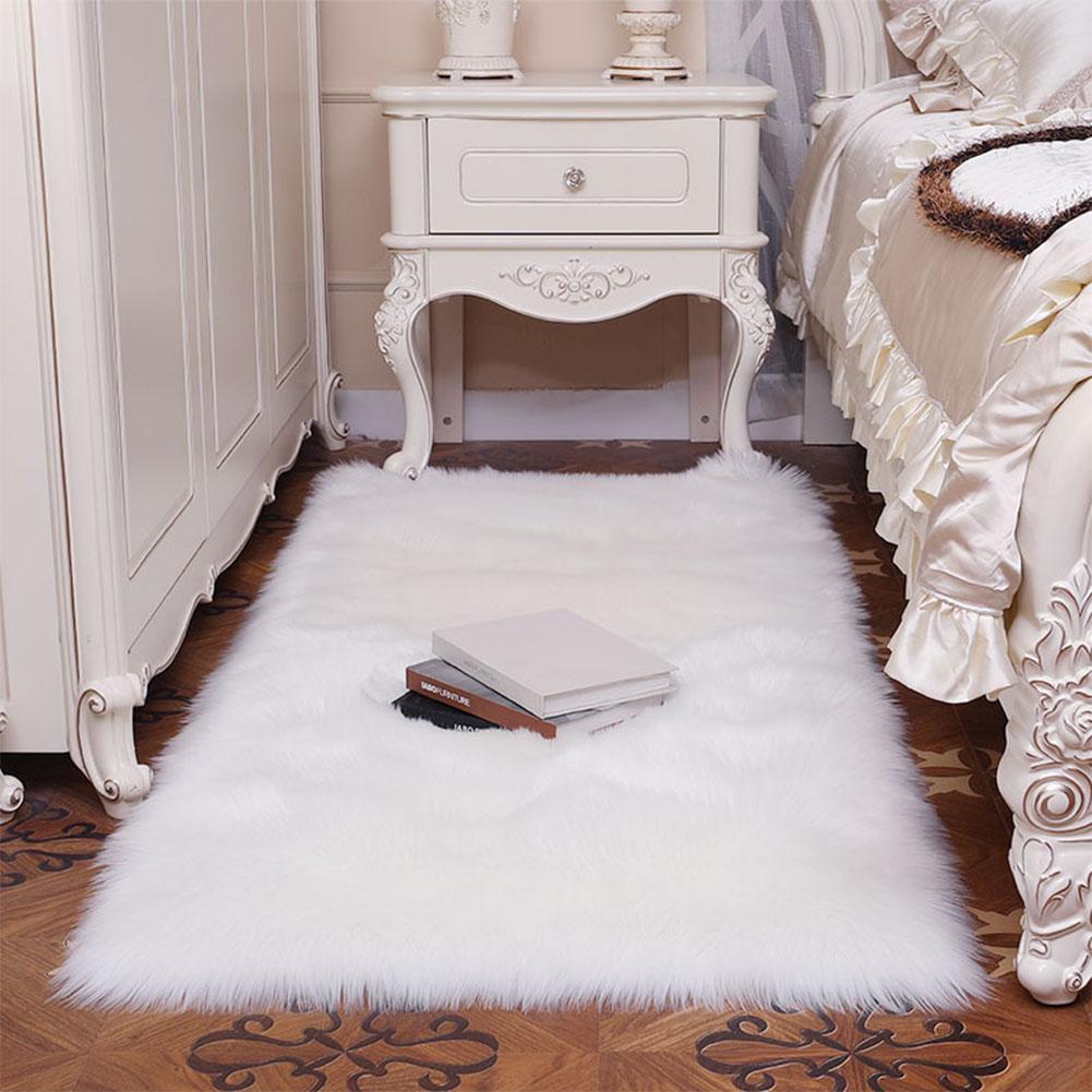 Thảm lông trải sàn phòng ngủ đẹp có màu trắng