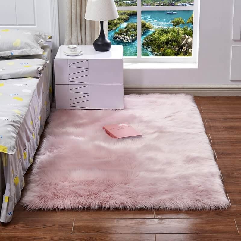 Thảm lông trải sàn phòng ngủ có màu sắc đẹp